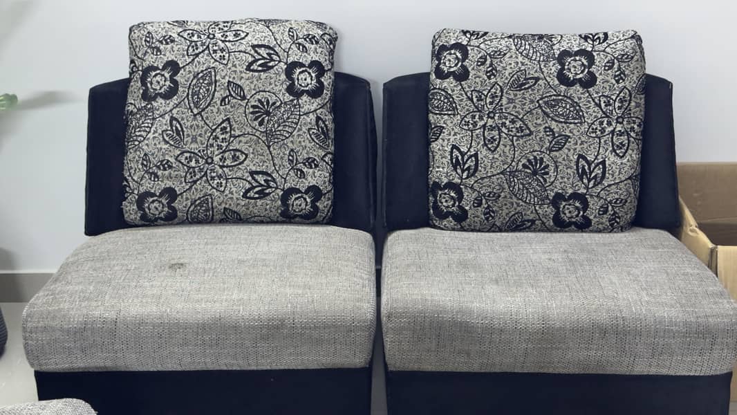 5 seater sofa with table 1