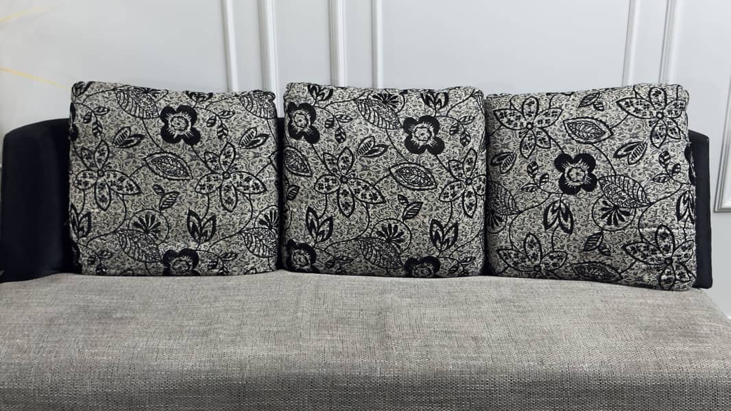 5 seater sofa with table 2