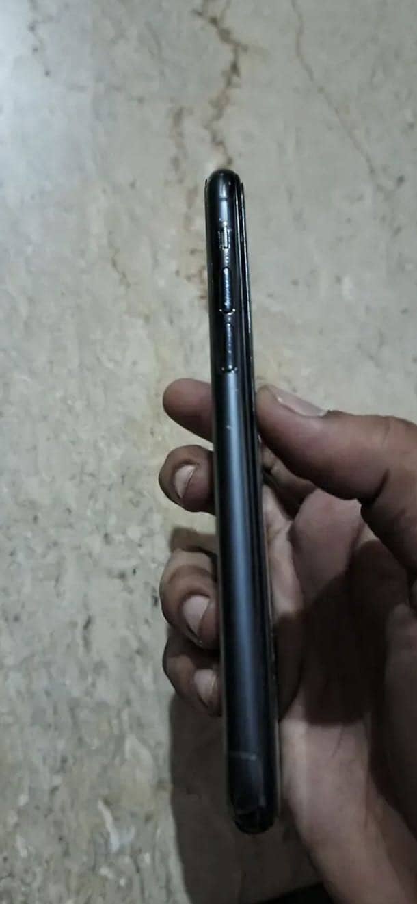 Apple iPhone 11 Pro 1