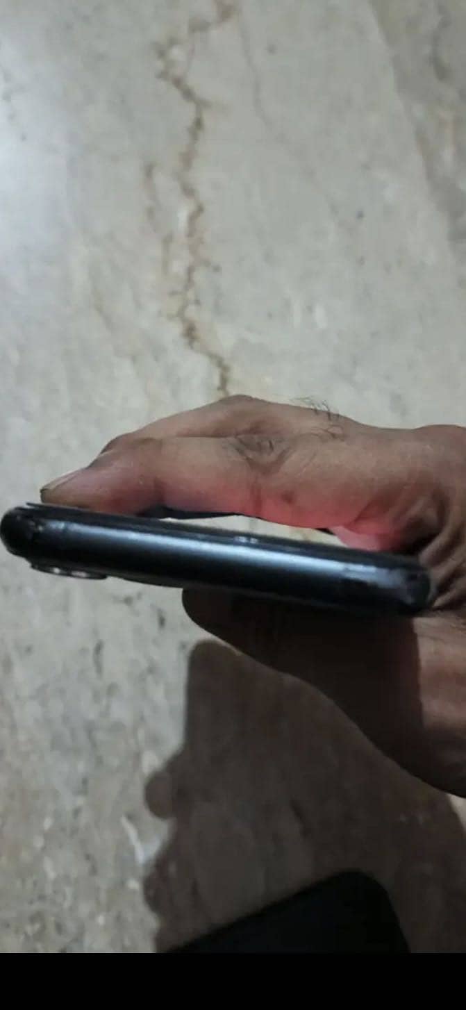 Apple iPhone 11 Pro 2