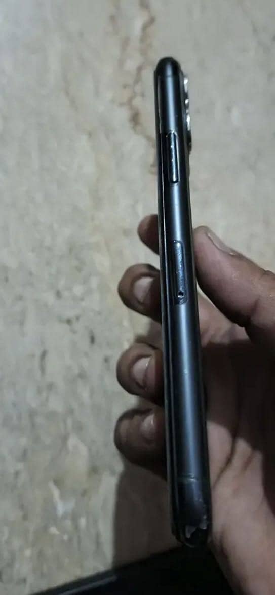 Apple iPhone 11 Pro 3