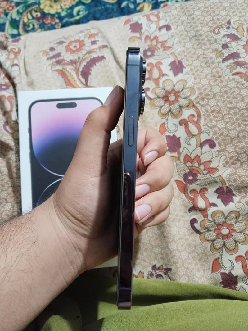 Apple iPhone 14 Pro Max 0