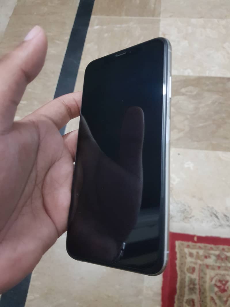 Apple iPhone XS Max 1