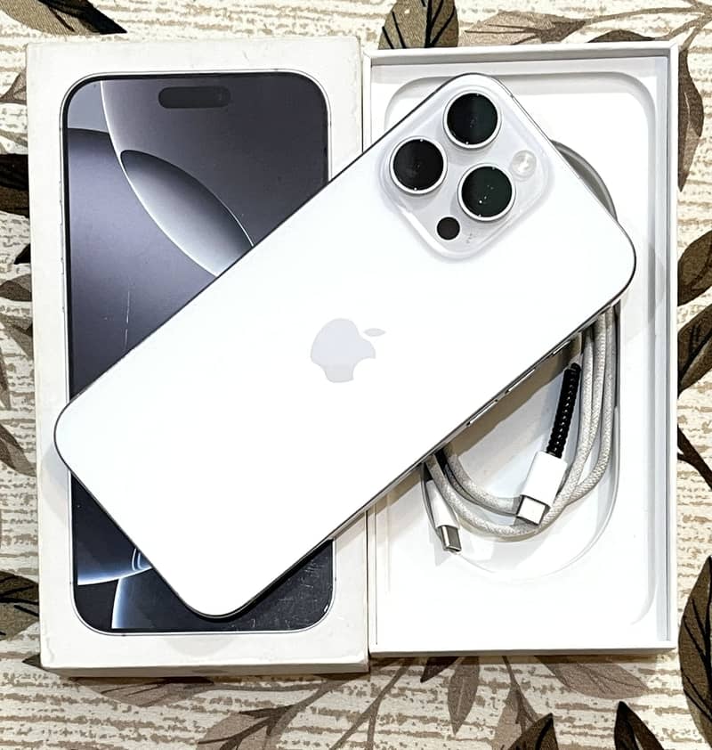 Apple iPhone 16 Pro Max 0