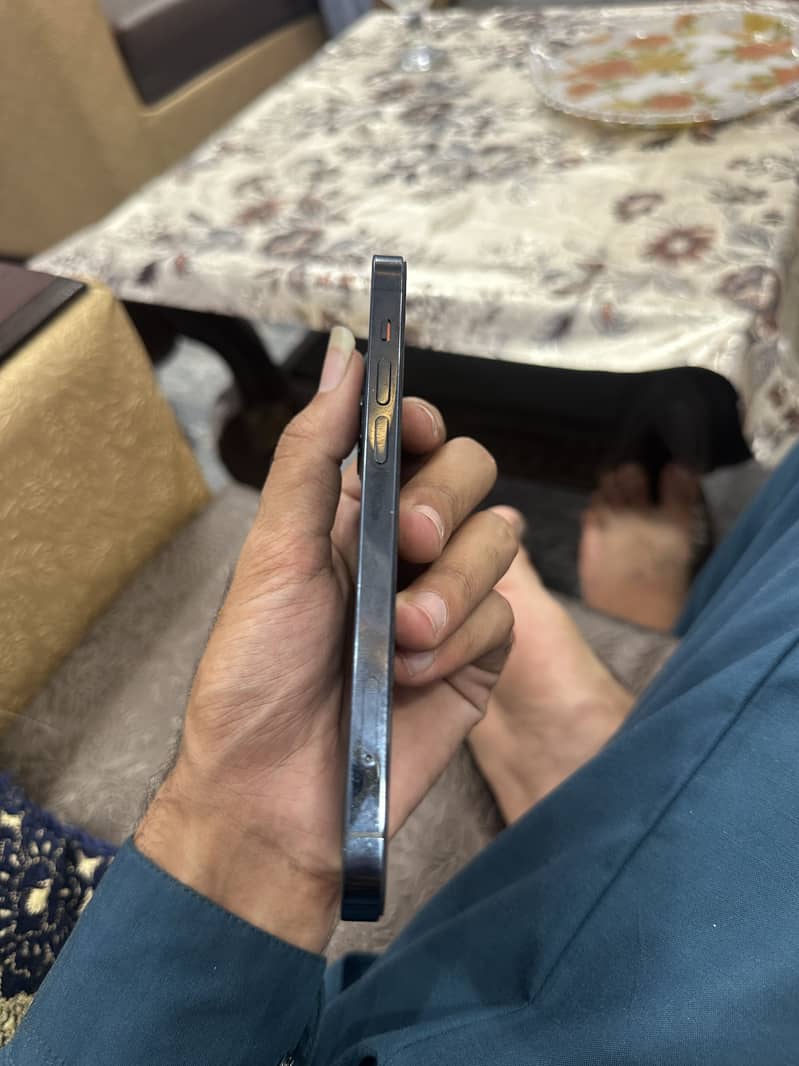 Apple iPhone 12 Pro 4