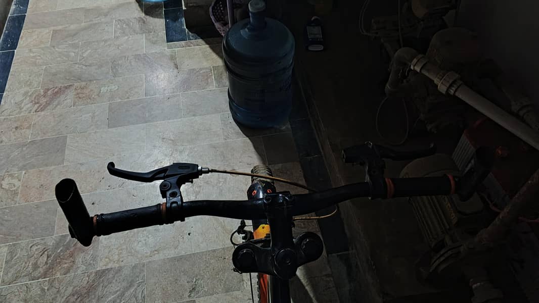 شاندار اورنج کلر سائیکل – بہترین کنڈیشن میں 1