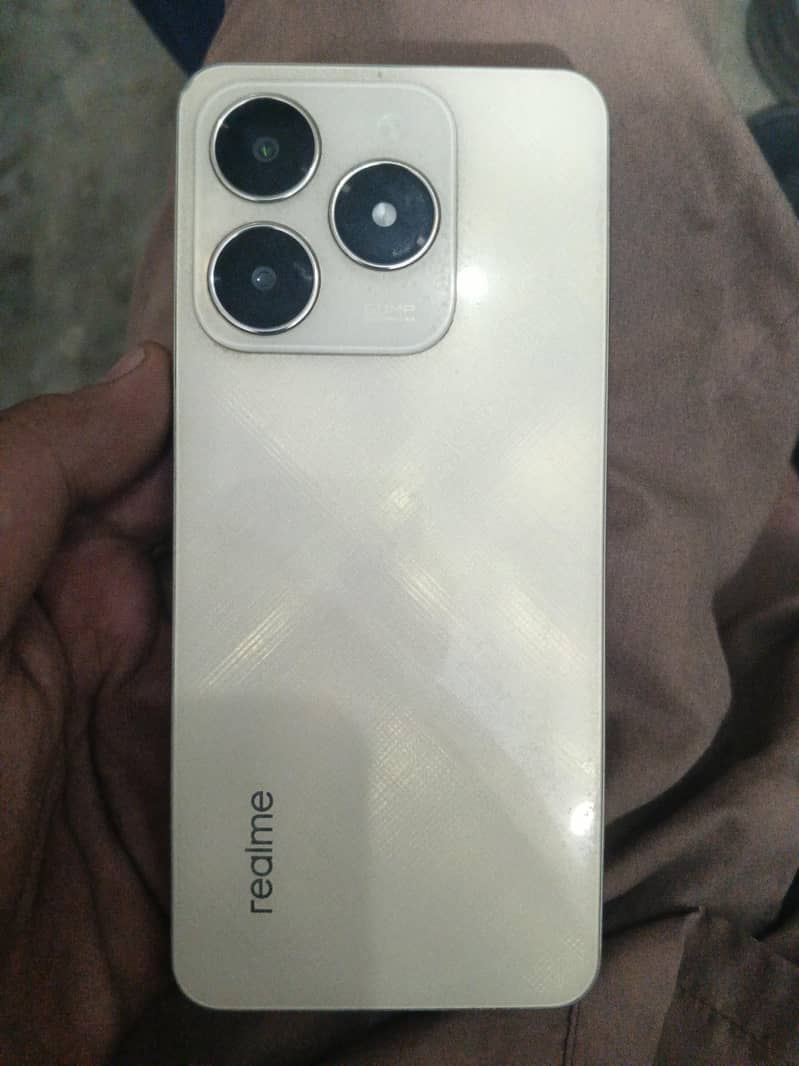 Realme C61 0