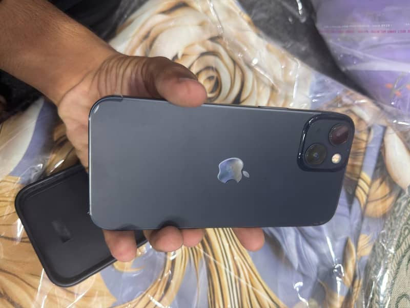Apple iPhone 13 5
