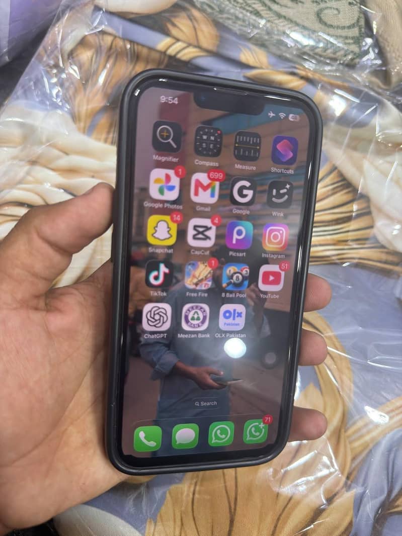 Apple iPhone 13 6