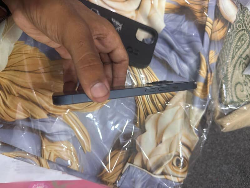 Apple iPhone 13 8