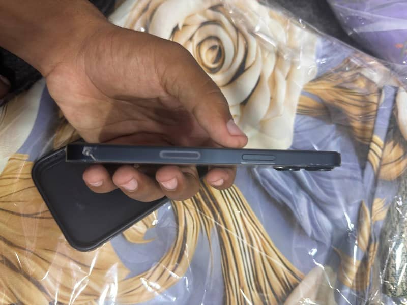 Apple iPhone 13 9