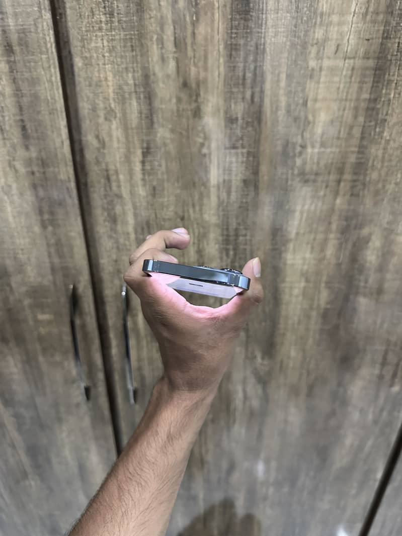 Apple iPhone 13 Pro 1