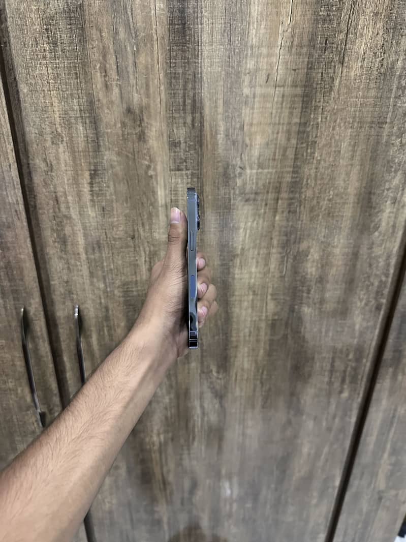 Apple iPhone 13 Pro 2