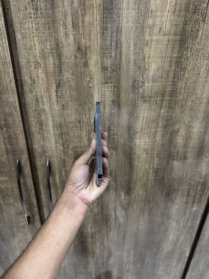 Apple iPhone 13 Pro 4