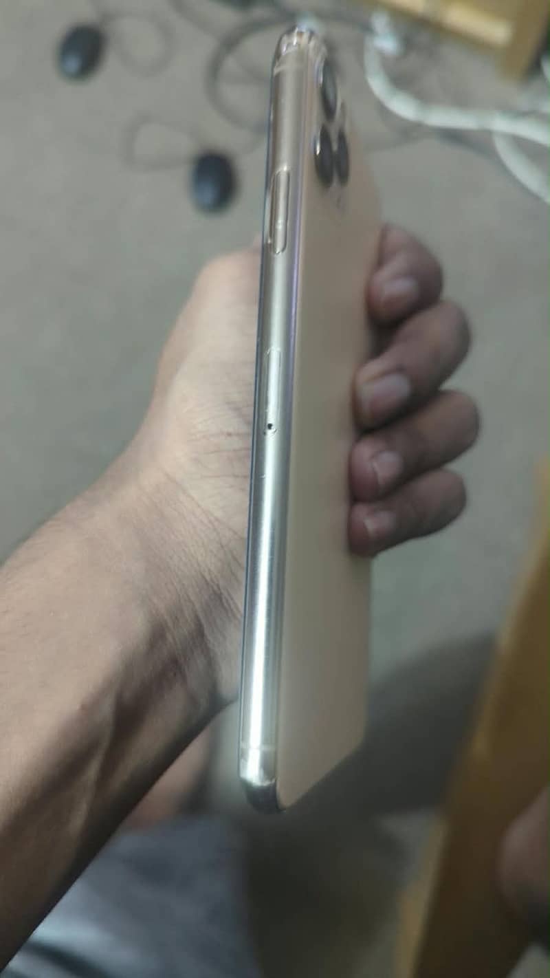 Apple iPhone 11 Pro Max 1