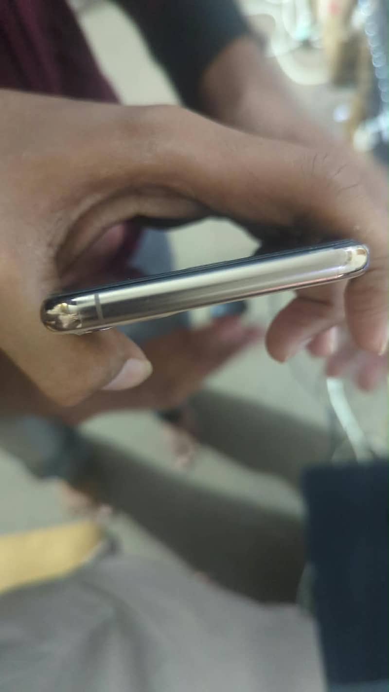 Apple iPhone 11 Pro Max 2