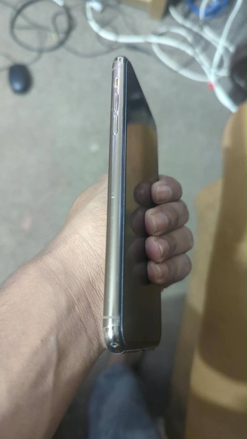 Apple iPhone 11 Pro Max 3