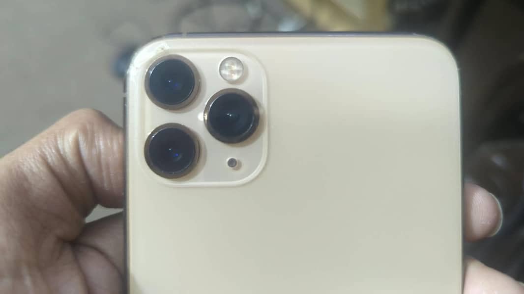 Apple iPhone 11 Pro Max 4