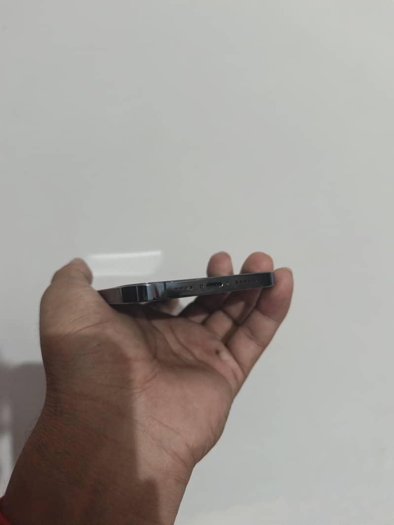 Apple iPhone 12 Pro Max 4
