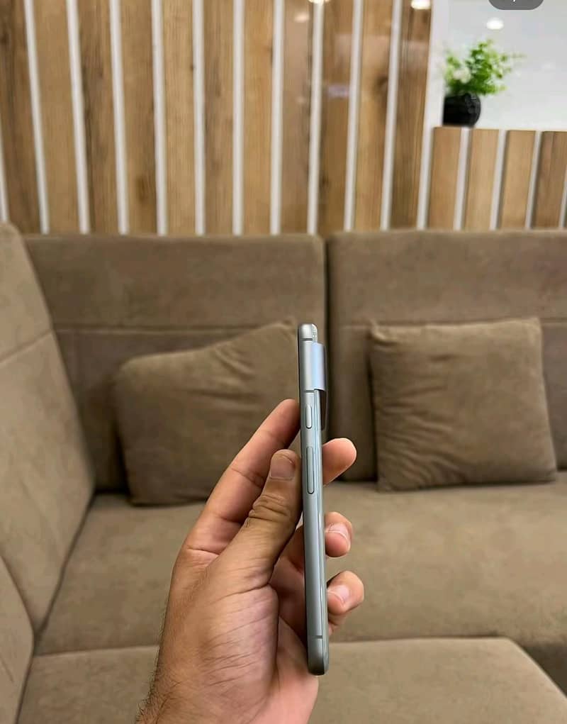 Google Pixel 8 5