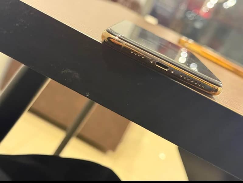 Apple iPhone XS Max 5