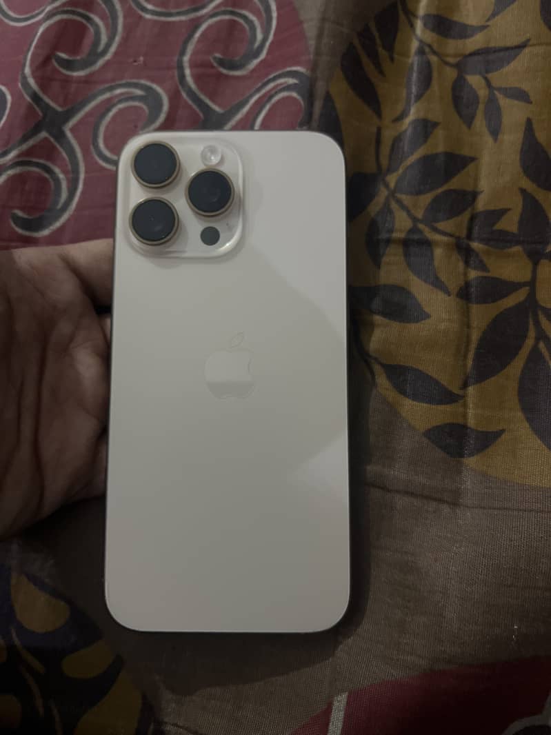 Apple iPhone 16 Pro Max 2