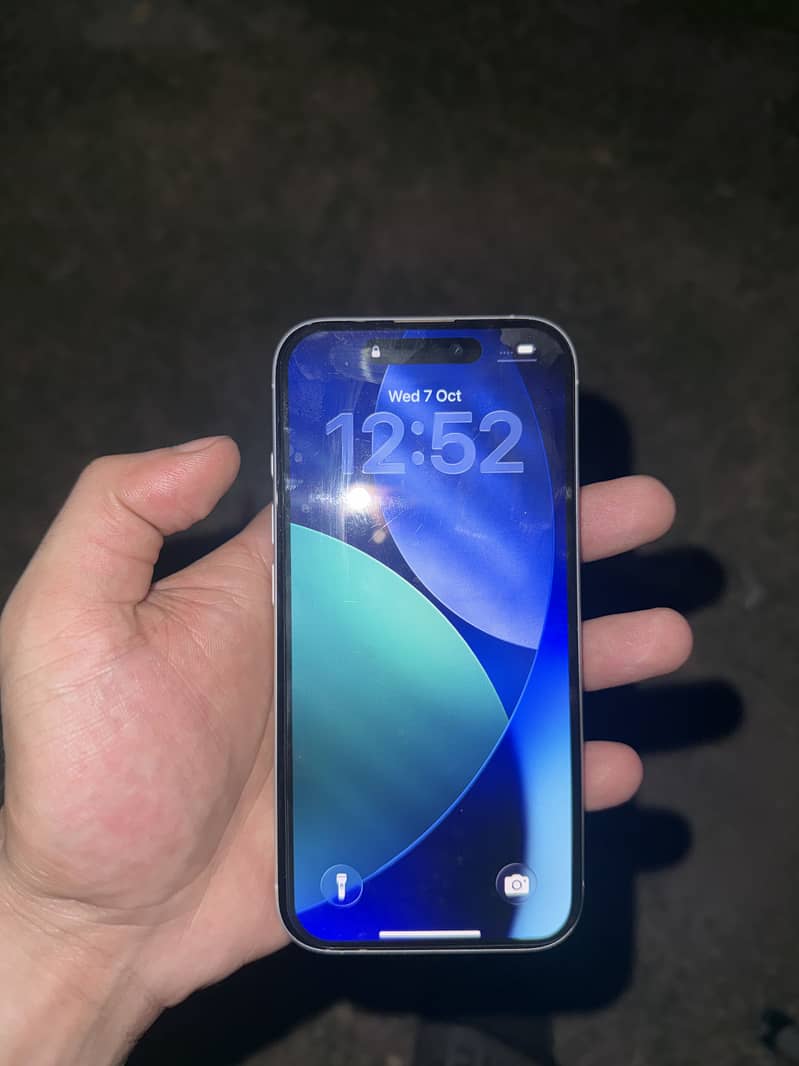 Apple iPhone 16 3