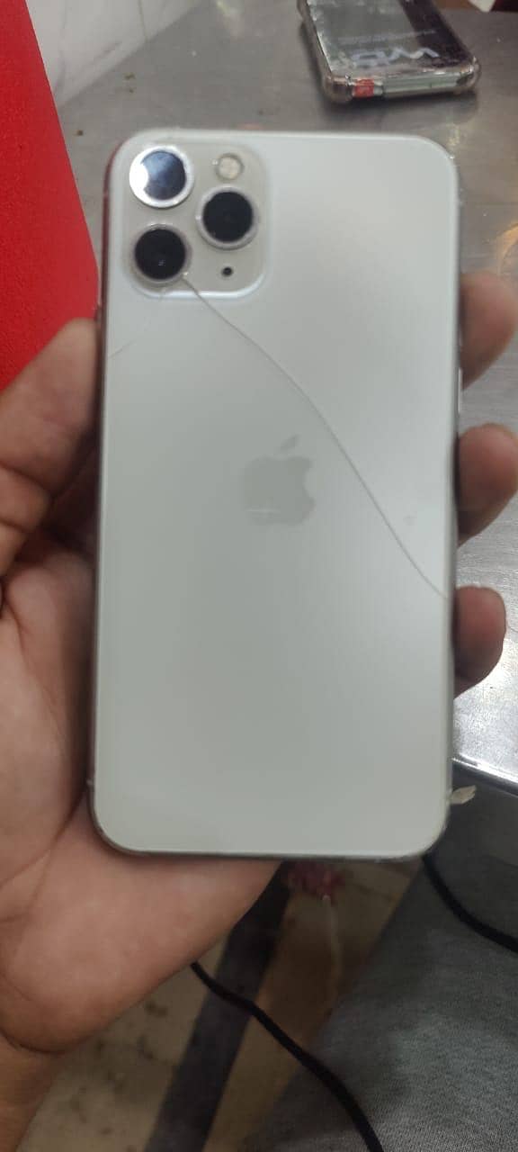 Apple iPhone 11 Pro 4