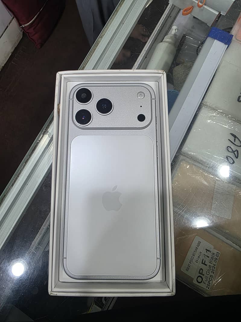 Apple iPhone 17 Pro Max 1