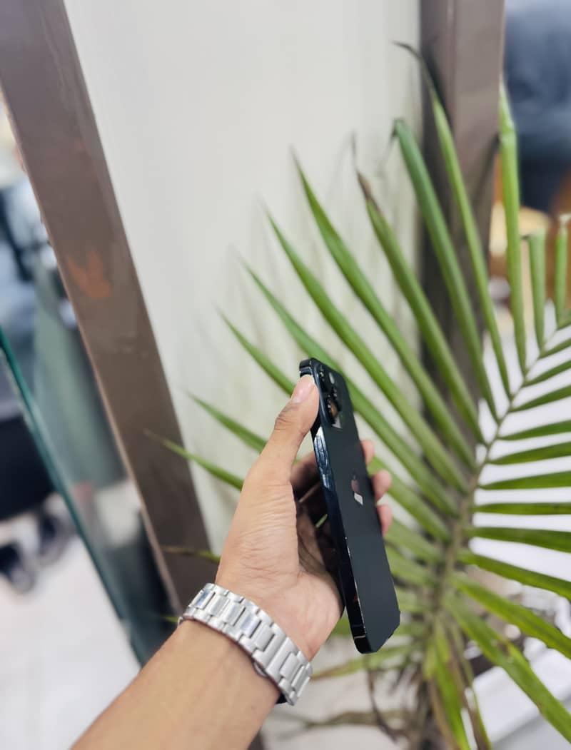 IPhone 14 Pro Max JV 1