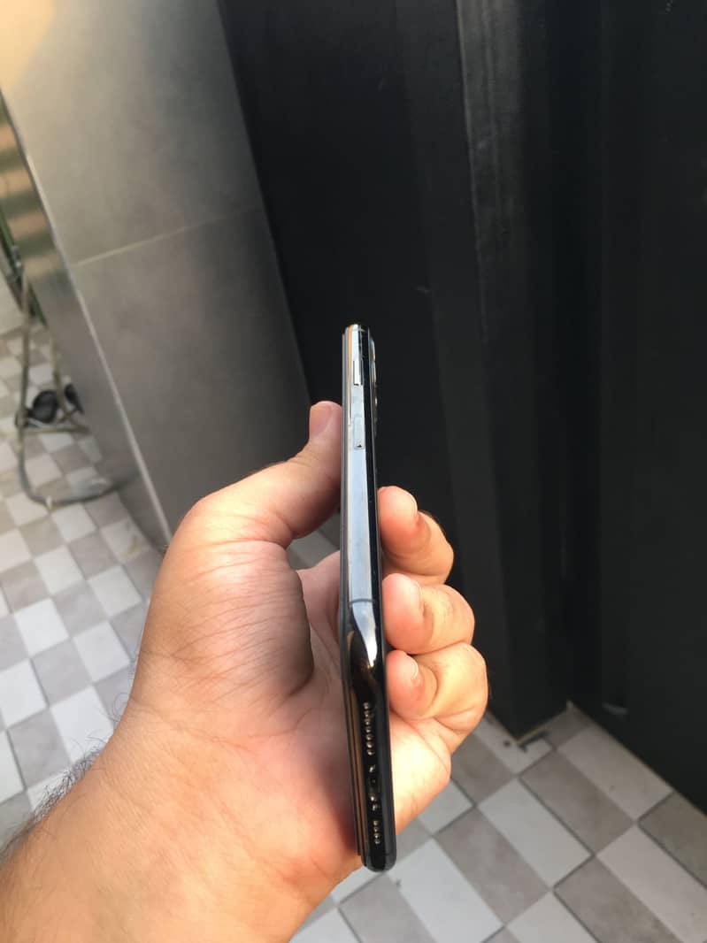 Apple iPhone 11 Pro Max 2