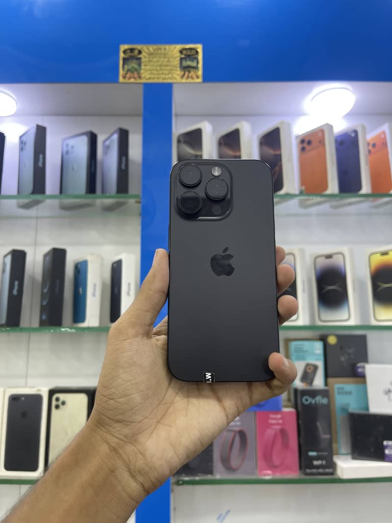 Apple iPhone 16 Pro 0