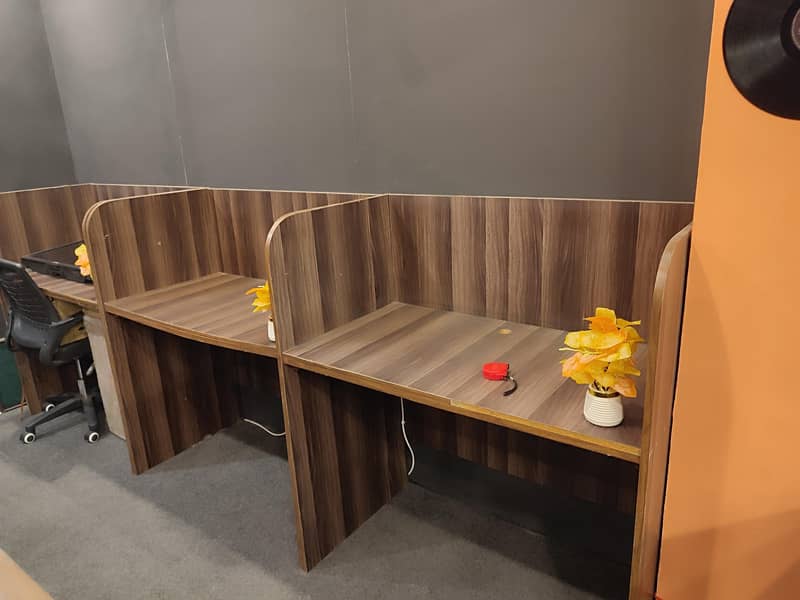 cubicles / workstation 4