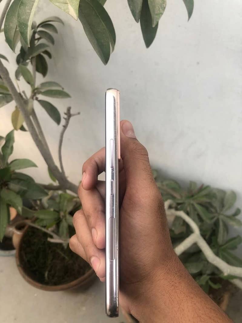 Samsung Mobile S22 1