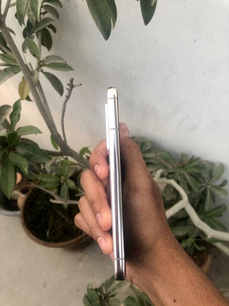 Samsung Mobile S22 2