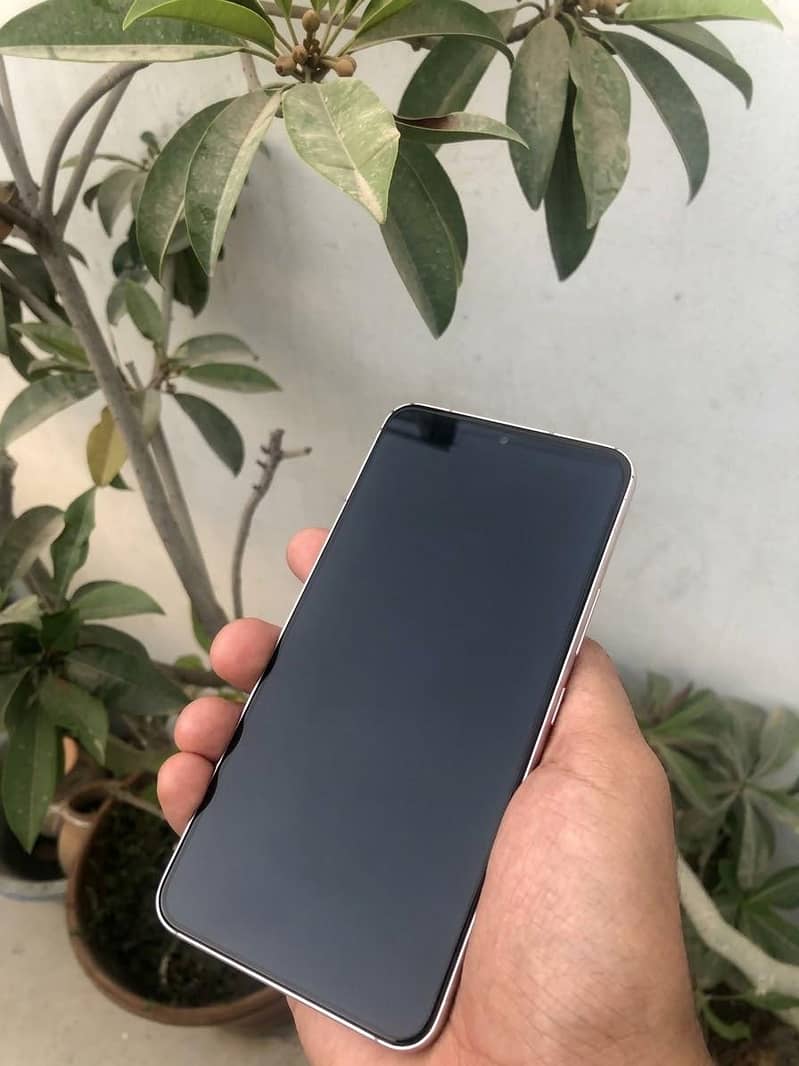 Samsung Mobile S22 3