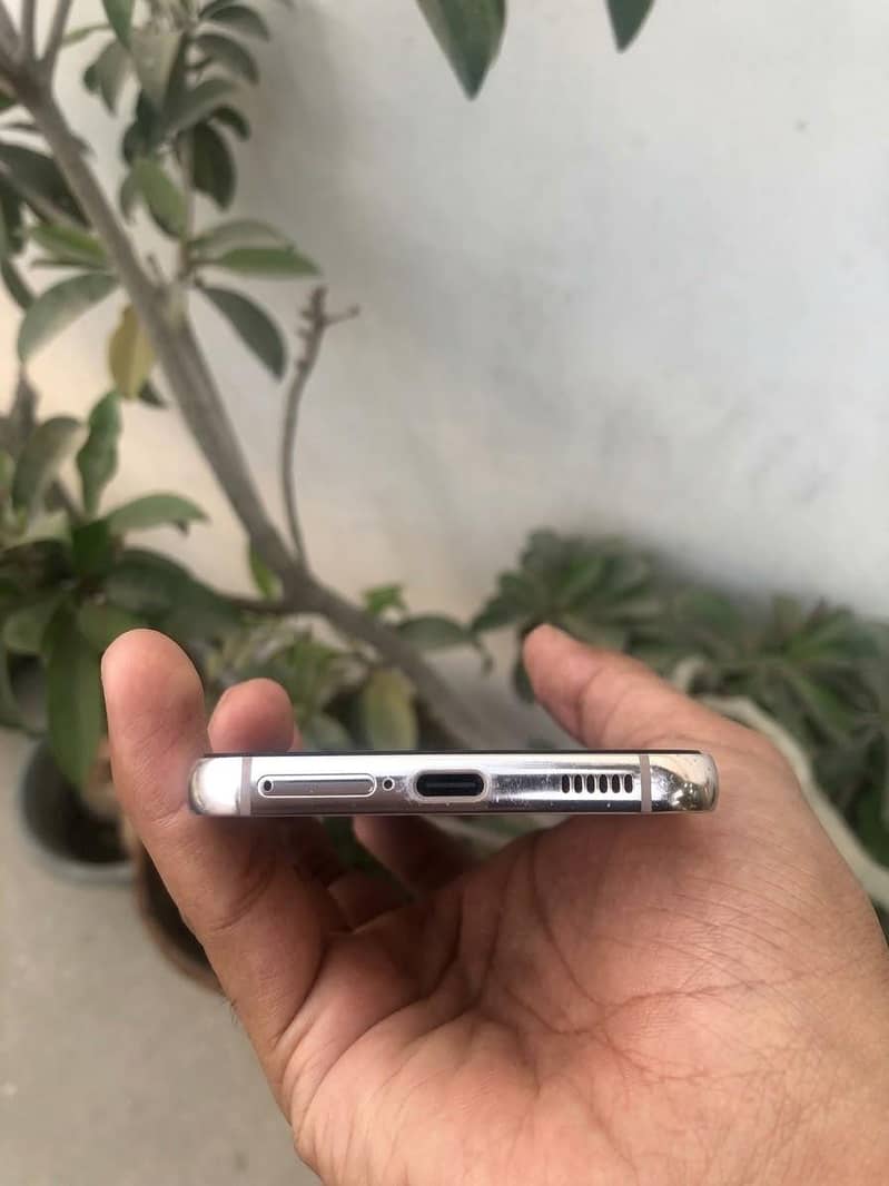 Samsung Mobile S22 5