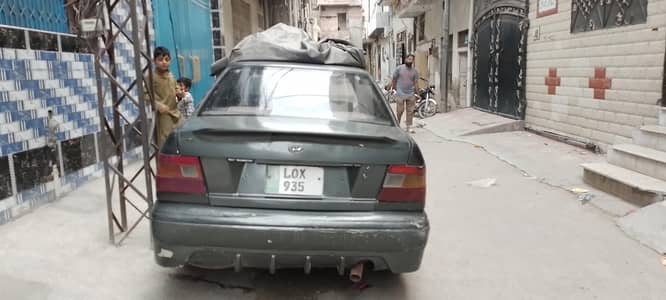gari ka original color yellow tha or gari cng par bhi chalti ha