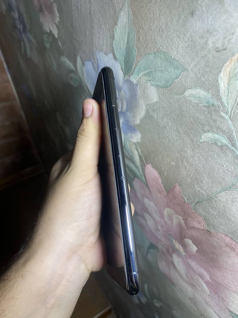 iPhone 11 Pro Max 2