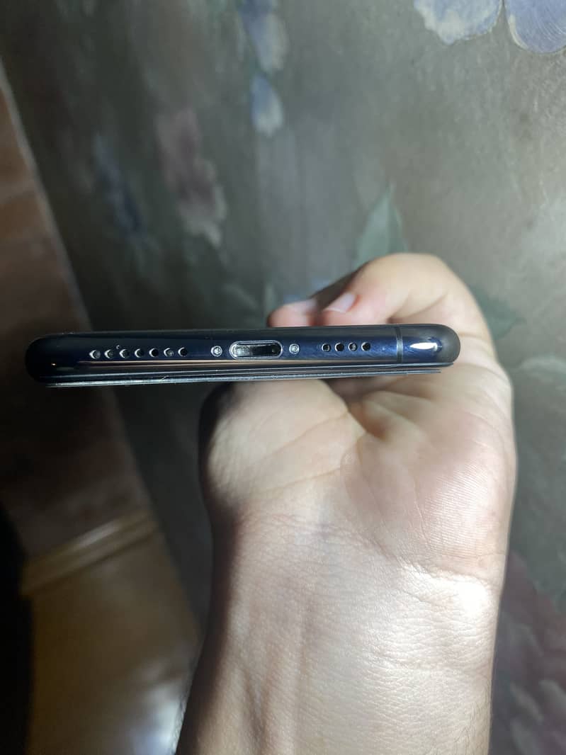 iPhone 11 Pro Max 4
