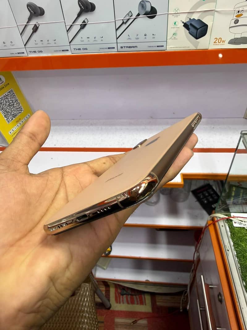 Apple iPhone XS Max 2