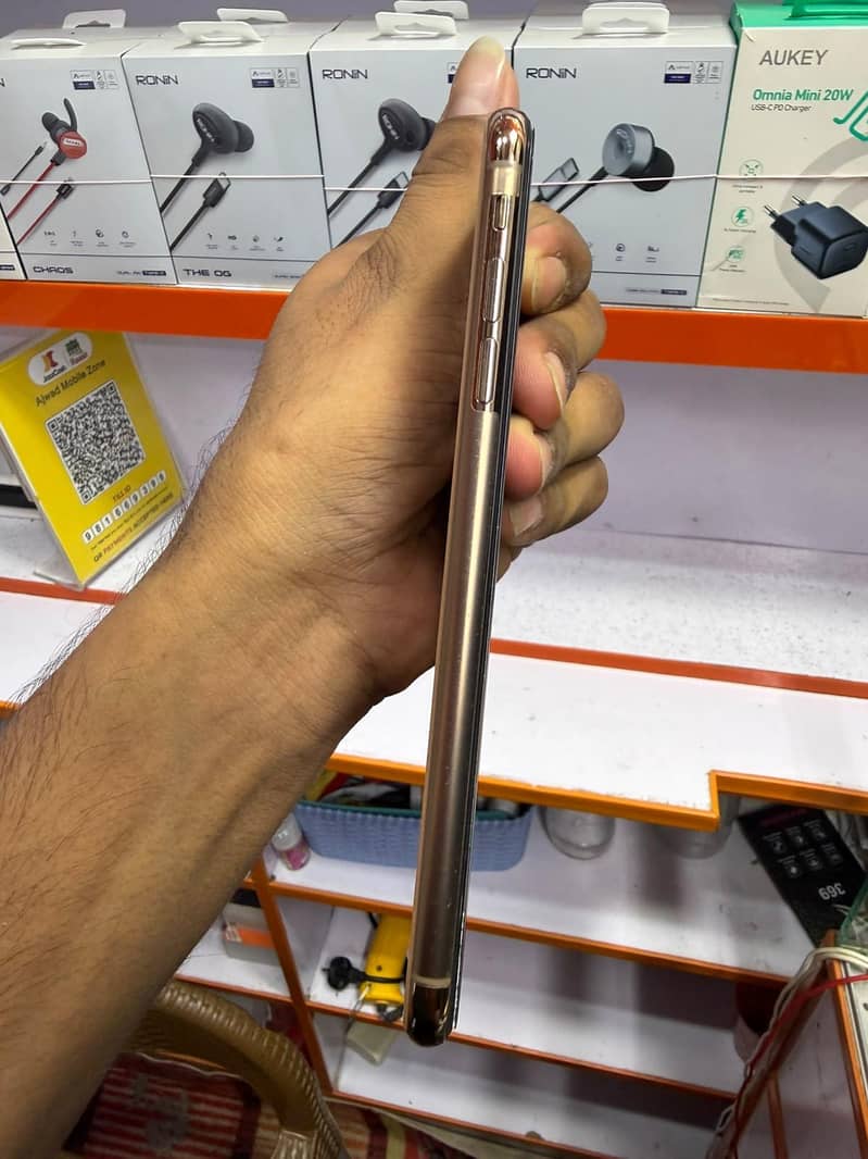 Apple iPhone XS Max 6
