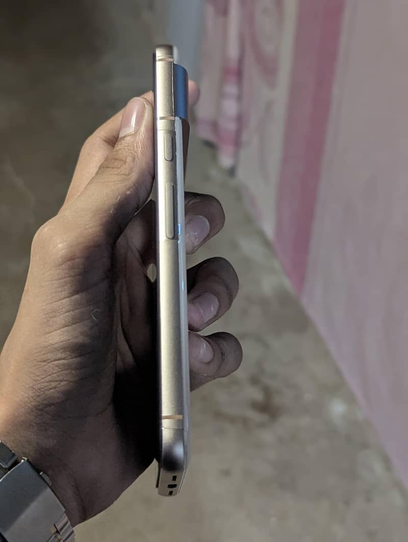 Google Pixel 8 2
