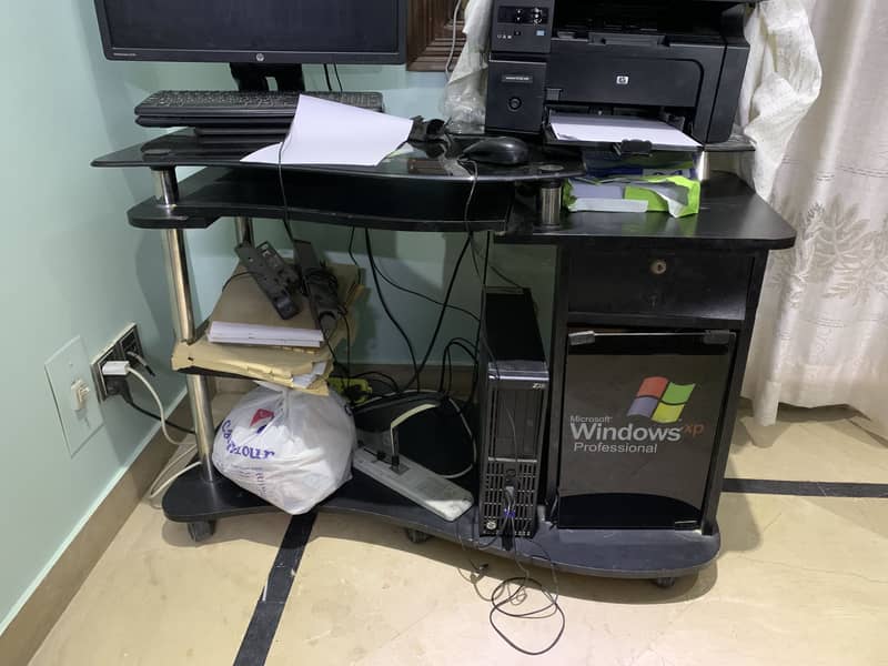 COMPUTER TABLE 0