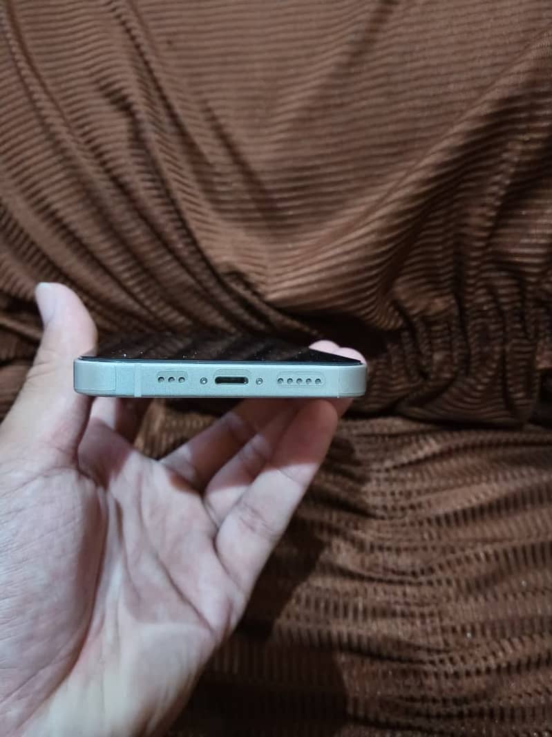Apple iPhone 14 3