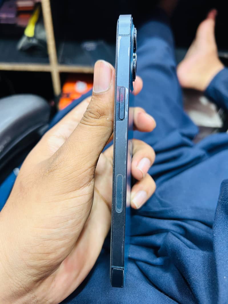 Apple iPhone 12 Pro Max 2