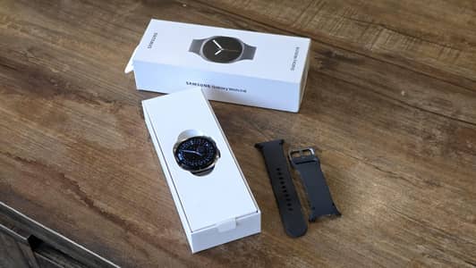 Samsung watch 8 40mm in graphite grey color in brand new condition