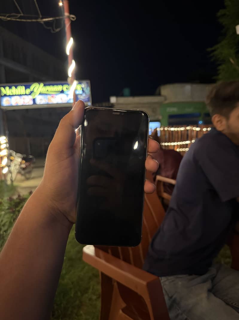 Apple iPhone 11 Pro Max 2