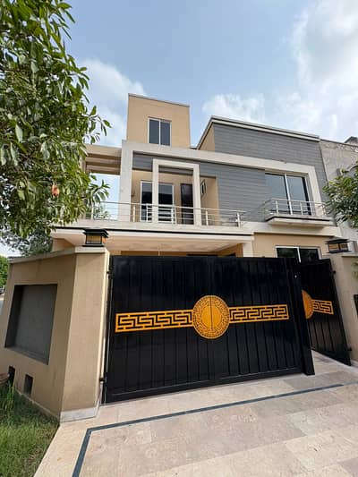 10 Marla Double-Storey House For Rent Prime Locatio