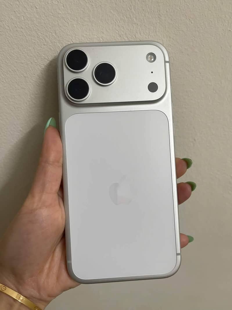 Apple iPhone 17 Pro Max 1